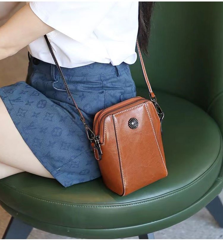 StrideSleek™ — Effortless Hands-Free Style That Keeps You Moving and Organized