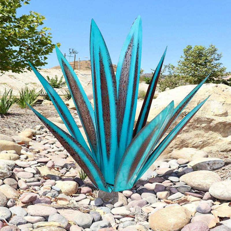Solar Garden Agave Lamp Decoration | Handmade | Rustic Finish | Solarave