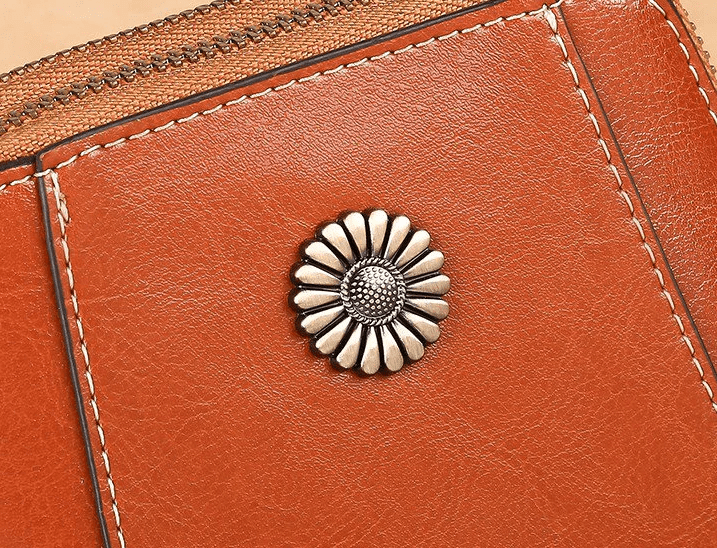 LumaVelvet™ Crossbody — Unleash Effortless Confidence with Timeless Style and Smart Organization