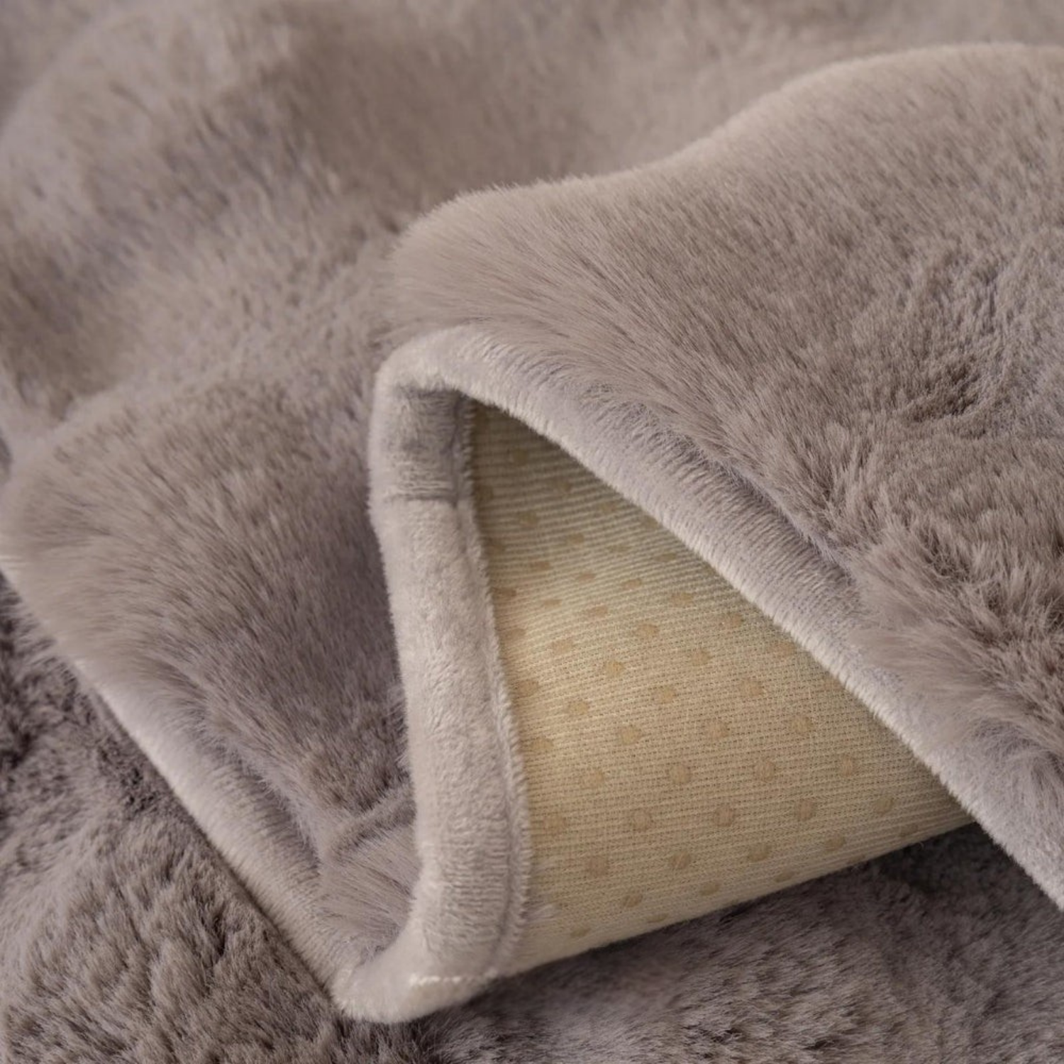 SnugLux™ — Defend Your Sofa with Plush Warmth and Unshakable Comfort