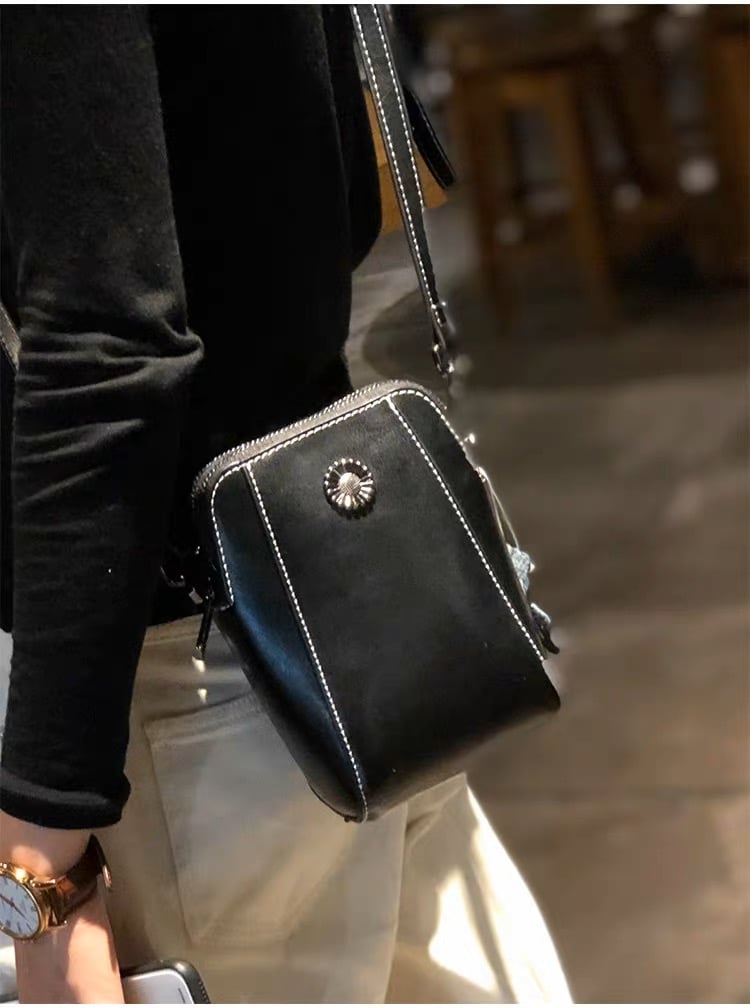 StrideSleek™ — Effortless Hands-Free Style That Keeps You Moving and Organized
