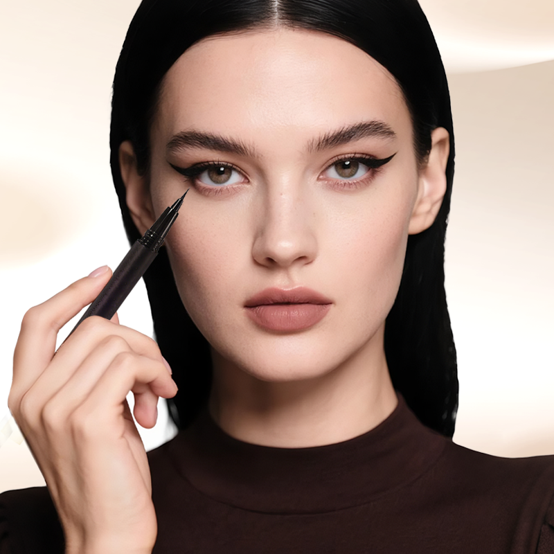 FinesseFlick™ — Ignite Bold, Smudge-Proof Eyes That Own Every Room