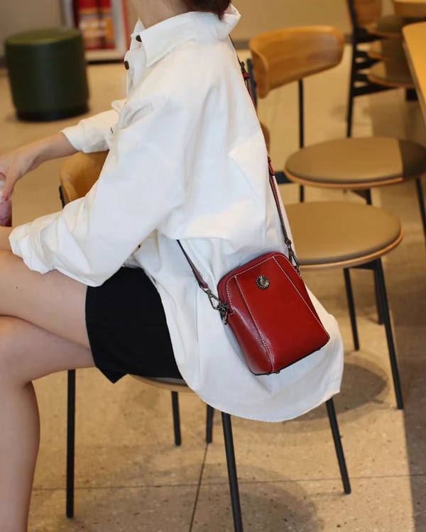 StrideSleek™ — Effortless Hands-Free Style That Keeps You Moving and Organized