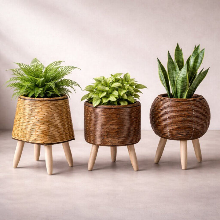 Flowerpot with Wooden Feet | Woven Basket Pattern | For Indoor & Outdoor Use | Plantara