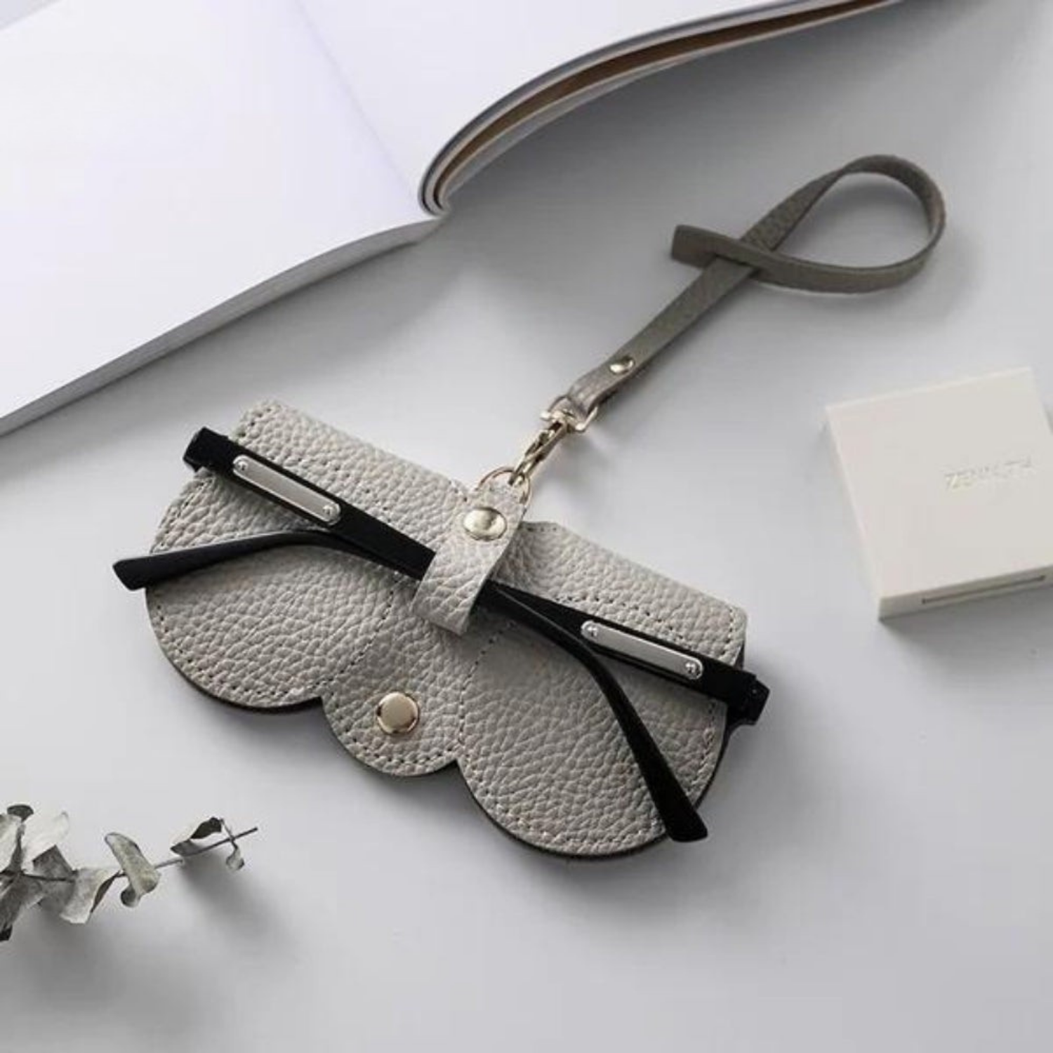 SleekGuard™ — Featherlight Armor That Keeps Your Glasses Perfectly Protected and Always Within Reach